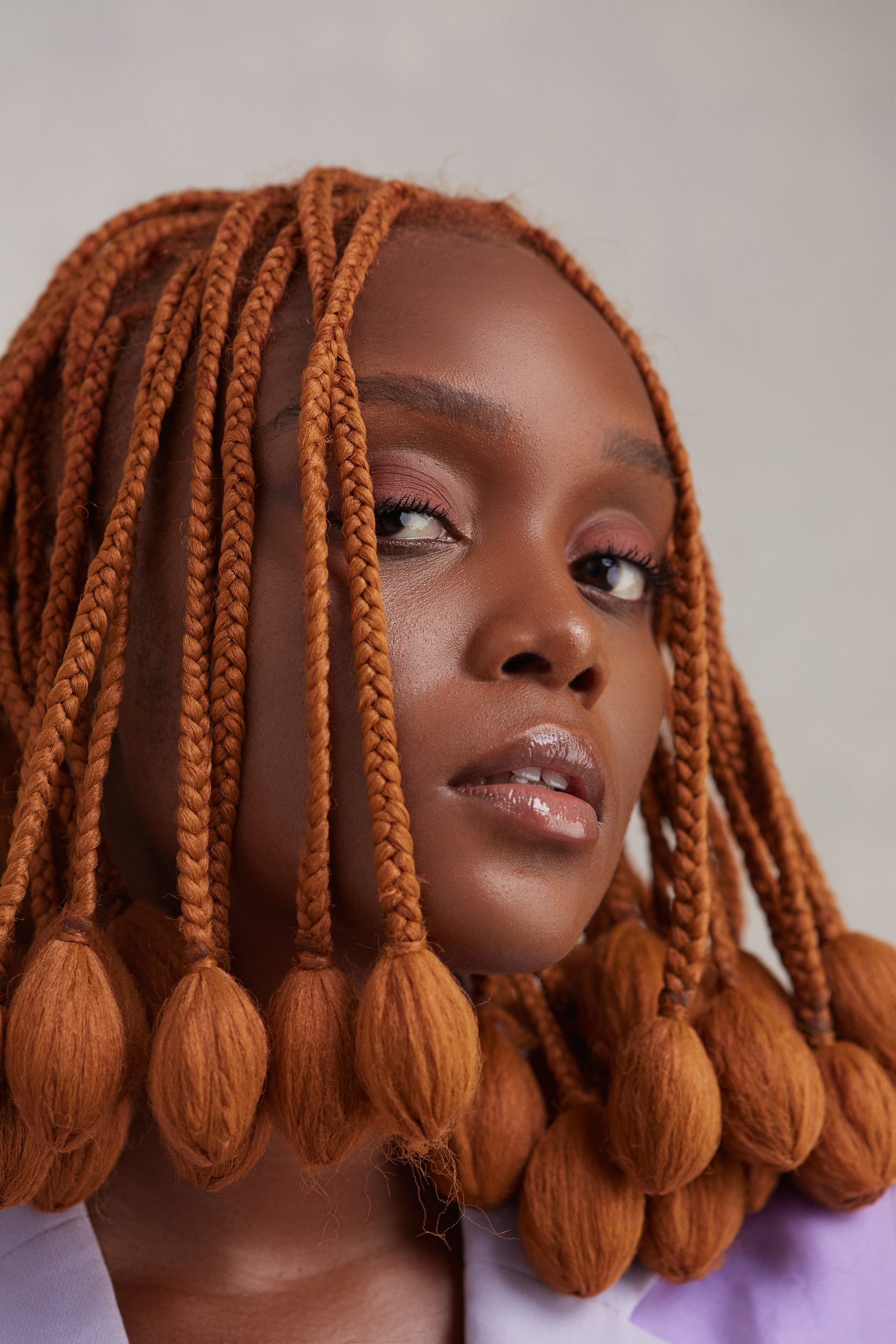 Falana is a singer whose style and grace seem effortless. The ease with which she approaches life is exhibited in her art of songwriting, act of live performances and through the bits of her everyday life she puts on display through social media. 